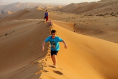 Adembenemend Wahibi Sands Oman met kinderen