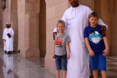 Sultan Qaboos moskee Oman met kinderen