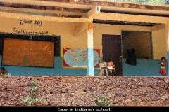 Embera indianen school Panama met kinderen