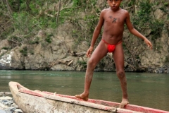Evenwicht Embera indiaan Panama met kinderen