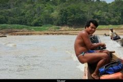 Het oerwoud in op weg naar de indianen Panama met kinderen