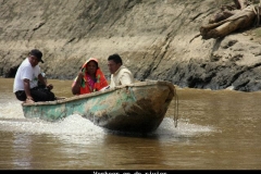 Verkeer op de rivier Panama met kinderen
