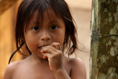 ach Embera indiaans meisje Panama met kinderen
