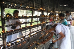 Tempel Sri Lanka met kinderen