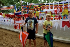 Bodhi boom Kandy Sri Lanka met kinderen