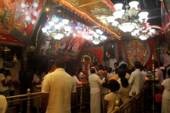 Tempel Sri Lanka met kinderen