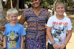 Ontmoeting Sri Lanka met kinderen