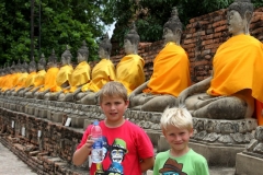 Ayutthaya op de foto Thailand met kinderen