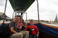 Boottochtje Chao Phraya rivier Bangkok met kinderen