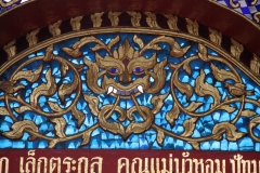 Details tempel Thailand met kinderen