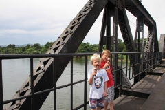 River Kwai Thailand met kinderen