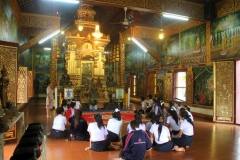 Schoolklas wat Phra Sing Chang Mai Thailand met kinderen