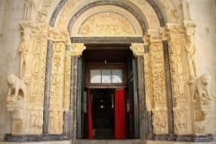 Trogir oude kerk Zuid Kroatië met kinderen