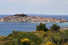 Uitzicht op Primosten Zuid Kroatië met kinderen