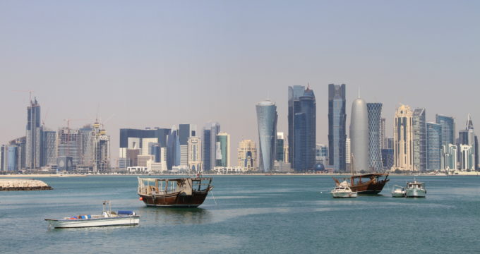 Skyline Qatar met kinderen