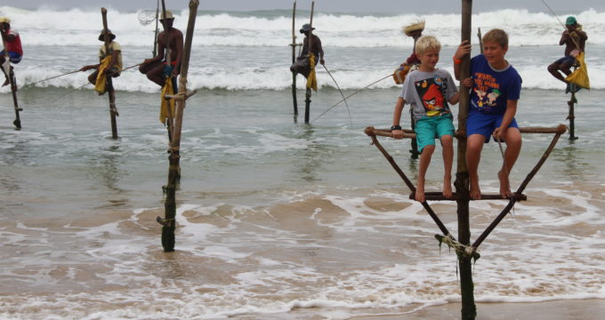 Paalvissers Sri Lanka met kinderen reisfoto's